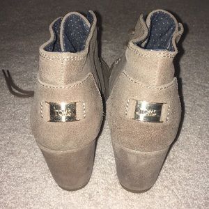 TOMS BOOTIES!!!